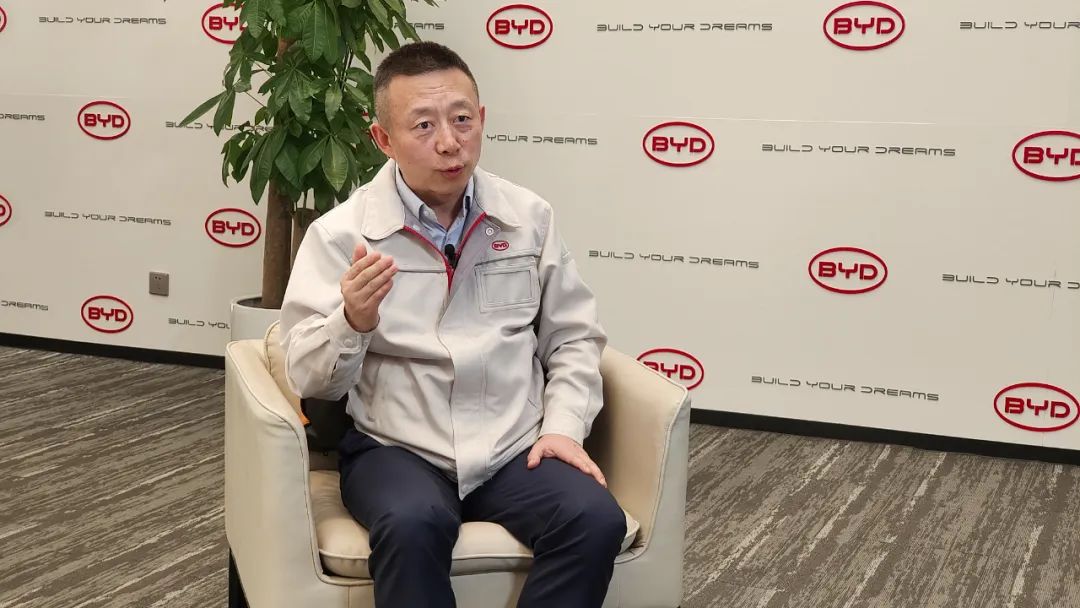 新能源汽车与燃油车的竞争：未来市场解析_燃油汽车的行业竞争环境_燃油车未来趋势